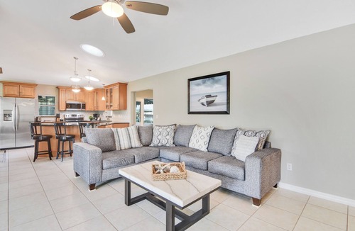 Florida Shores House | 4BR Mango Tree House. Private Pool. Minutes to New Smyrna Beach & Dinning