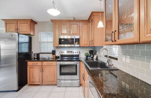 Florida Shores House | 4BR Mango Tree House. Private Pool. Minutes to New Smyrna Beach & Dinning