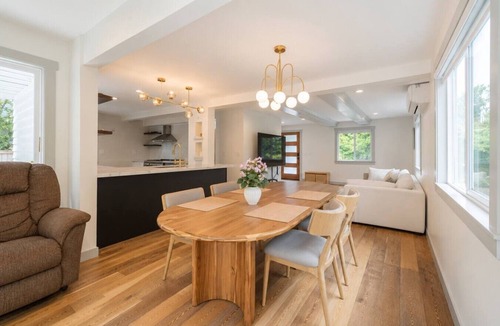 Maple Leaf House | 4BR Seattle Stunner | w/Summer Deck by Green Lake