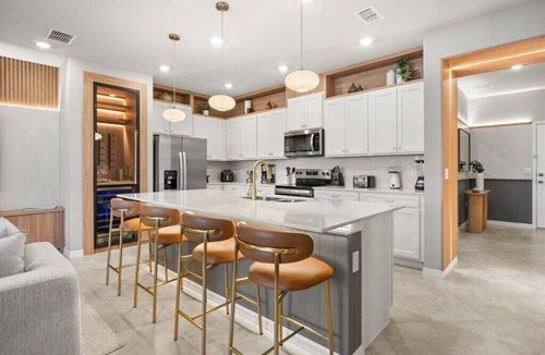 Clermont House | 5 BD/4.5 BA/Windsor Cay (16198 CC)