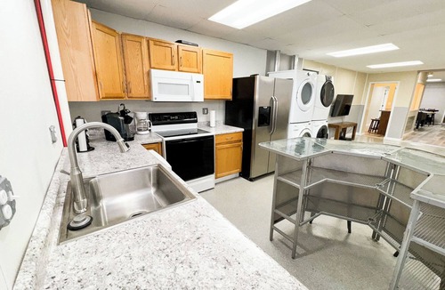 Anchor Bay Harbor Apartment | 5 bedroom, 1.5 Bath, Ground Floor, Ranch Style Unit, Sleeps 12, Boat Launch, NEW