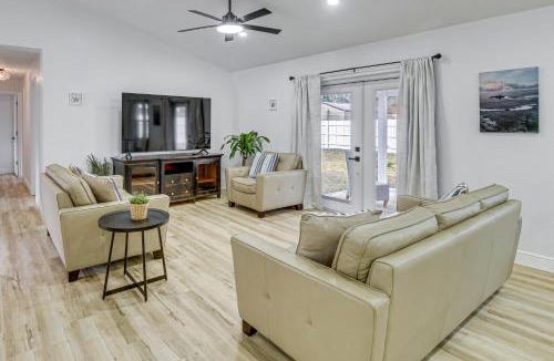Holly Hill House | 5 Mi to Beach & Main St Pier: Quiet Family Getaway