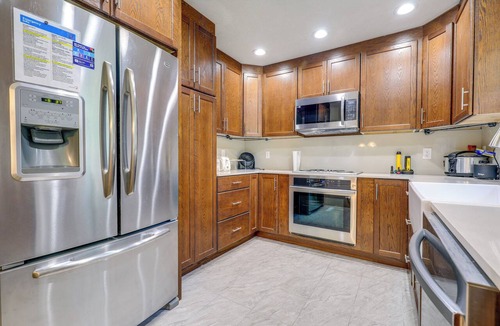Kansas City House | 5 Mi to Kansas City Stadium! Bright Home w/Yard
