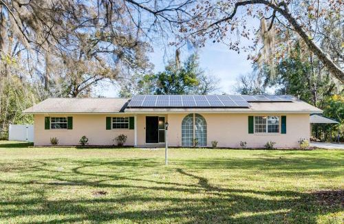 Fort King District House | 5 Mi to Silver Springs State Pk: Gem w/Game Room!