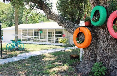 Spring Hill House | 5 min from Weeki Wachee park- Fully Fenced 3 Bedroom House