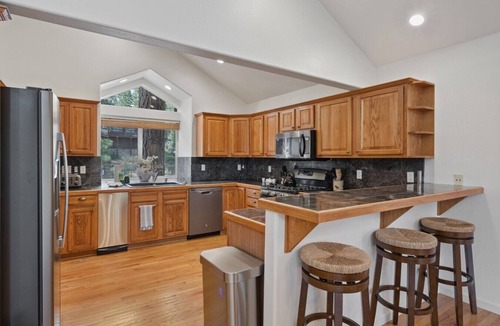 Kings Beach House | 5 mins to Beach AC & Hot Tub Game Room EV Charger