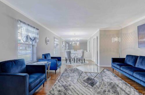 Northwest Dallas House | 5 STAR House - Chic Mid-Century Modern Luxury Home
