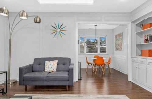Northwest Dallas House | 5 STAR House - Chic Mid-Century Modern Luxury Home