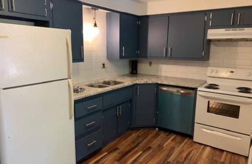 Green Bay Apartment | #6 Bear Bungalow: Ritchie’s Titletown Suites
