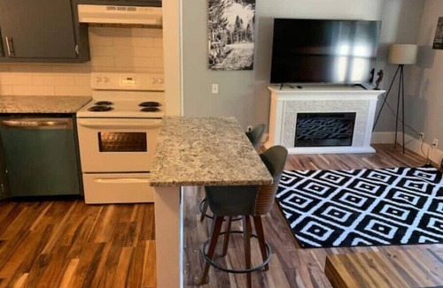 Green Bay Apartment | #6 Bear Bungalow: Ritchie’s Titletown Suites