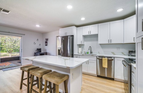 Spring Hill House | 6 Mi to Weeki Wachee Springs: Family Getaway