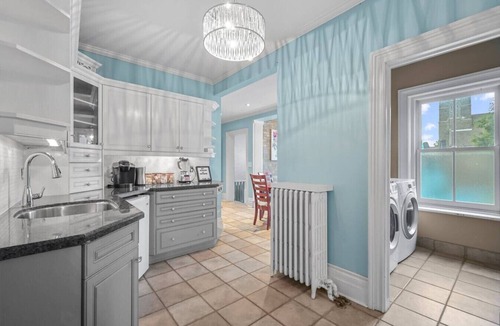 Cobourg House | 6BR | Pool, BBQ & Firepit | Mins to Beach and Downtown