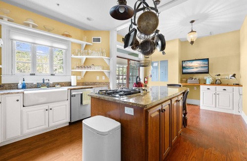 Gainesville House | 7 BR/7 BA, Huge Porches, Perfect for an Event