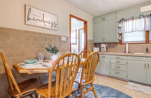 Hemlock Cottage | 7 Mi to Mississinewa Lake! Charming Home