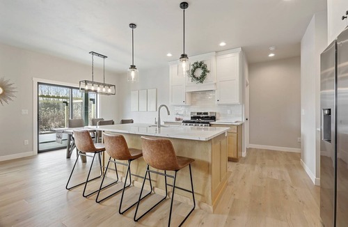 De Pere House | 8 Miles To Lambeau on Depere /Lawrence /Green Bay Border