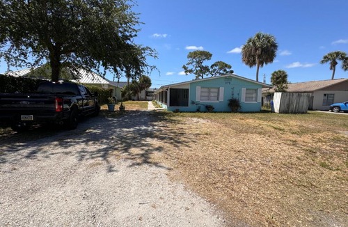 Vero Beach Apartment | 875 Oasis 2