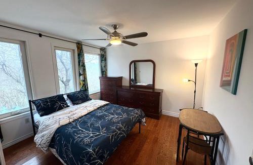 North York House | 8mins to Pearson airport -2mins to shopping mall & HW 401