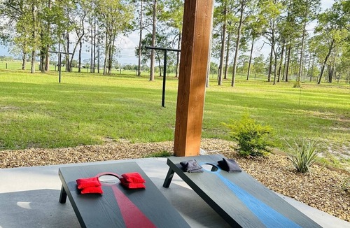 Morriston Cottage | A 40-Acre Queen Suite Getaway: Zip-Lining, World Equestrian, Ocala, Springs, UF