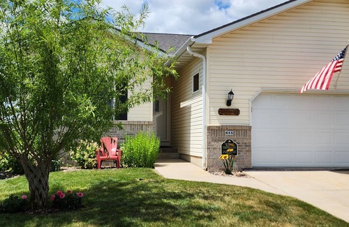 Oregon House | A Best Value! Nice 2+ bdrm home on Foxboro GC in Oregon. 10 Minutes to Madison!
