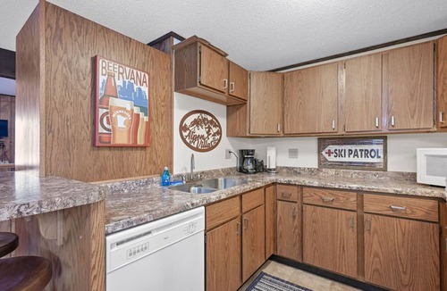 Bessemer Condo | A Comfortable Trailside Condo Along the Flintlock Trail with A Shared Outdoor