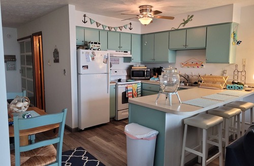 Port Clinton Condo | A cozy gem with a million dollar view located in Port Clinton, Ohio