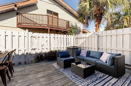 Cape Caneveral Beach Gardens Condo | A+ Location~ Backyard~ BBQ~ 1 GIG wifi~ Beach 5 mins