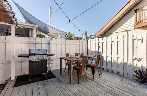 Cape Caneveral Beach Gardens Condo | A+ Location~ Backyard~ BBQ~ 1 GIG wifi~ Beach 5 mins