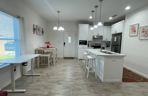 Sebastian House | A Luxury Modern Fully Stocked 2 Bed/2Bath w/KING-Sleeps 6-BBQ-Lift massage chair