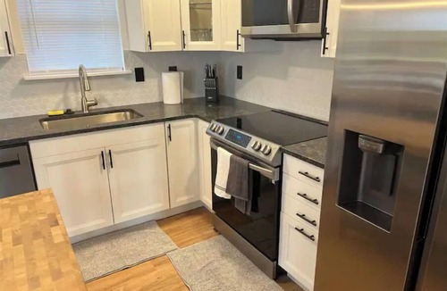 Fountain Square House | A One Level, 4BR Delite Amazing Great Room