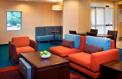Warren Hotel | A Place You'll Surely Enjoy! Minutes to Detroit Zoo, Free Breakfast, Parking!