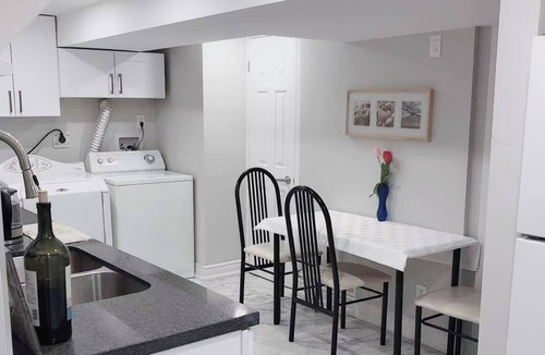 Richmond Hill House | a spacious and private bedroom with your own ensuite bathroom in Richmond Hill