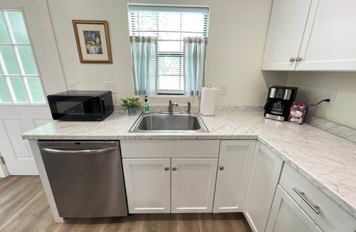 Abilene House | Abilene Restful Retreat – 2BR/2BA Cozy Stay in Prime Location