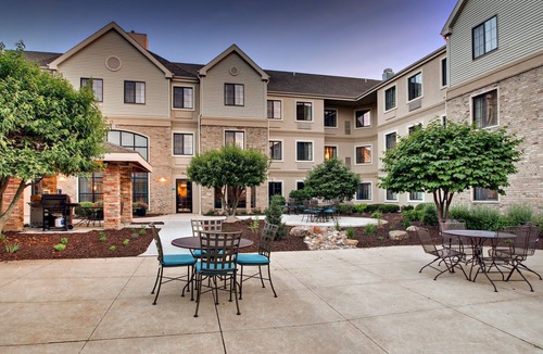 Madison Apartment | Accessible 1BR Suite w/Tub | Hot Breakfast + Pool