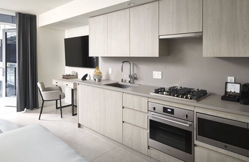 Belltown Hotel | Accessible King Studio w/Kitchen, Laundry & Resort Amenities in Seattle!