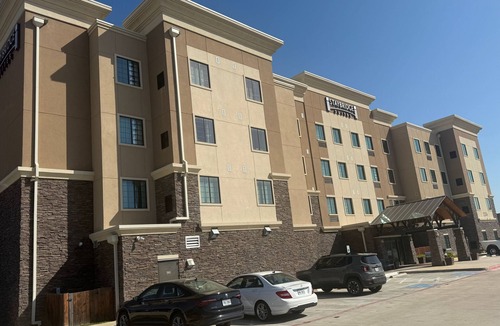 Denton Apartment | Accessible Studio w/Kitchen | Breakfast + Pool