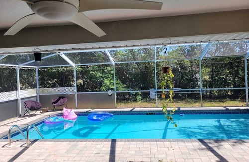 Spring Hill House | Adorable chalet with pool 4 min from Weeki Wachee