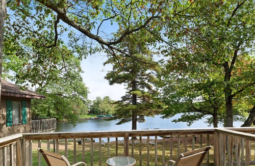 Eagle River Apartment | Adorable, motel-style rental w/ shared dock & sports courts - dogs welcome!