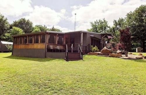 Albany House | Adorable Rustic Getaway -Country Charm Awaits!