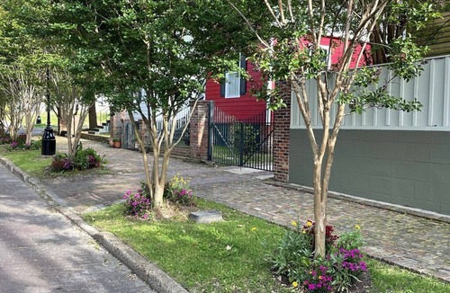 Vicksburg Cottage | Adorable Victorian Duplex located in the heart of the historic district
