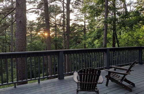 Eureka Springs Cabin | Adventure Cabin 4 with King Bed