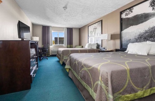 El Paso Hotel | Adventure Hub Near Peoria & Bloomington | Affordable El Paso Stay w/Parking
