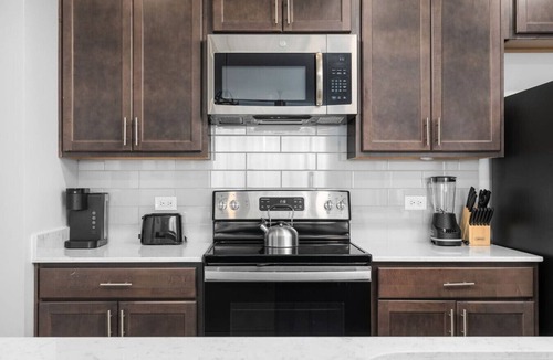 Fishers Apartment | Affordable 2-Bedroom Fishers *Pool View*
