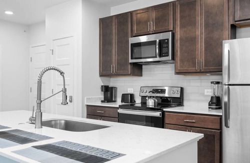 Fishers Apartment | Affordable 2-Bedroom Fishers *Pool View*