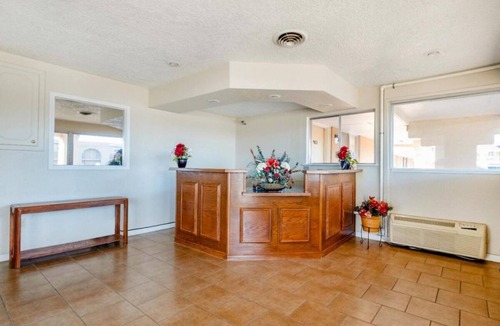 Elk City House | Affordable Choice! 3 Spacious Units, Free Parking, Close to Ackley Park