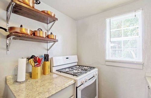 Asian District Apartment | Affordable for Long Stay 💼, Great for Budget-Friendly Business Travels ✈️