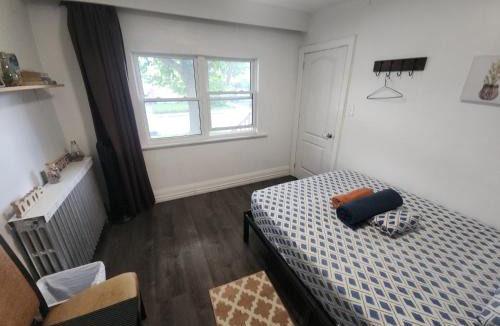 Mount Dennis House | Affordable Quiet Private Room - 10-min Walk to Subway