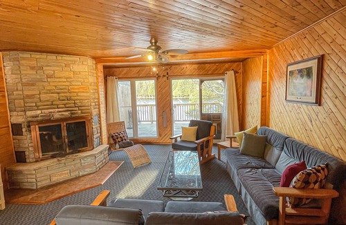 Magnetawan Cottage | Ahmic Lake Resort's 2-Bedroom Cottage (Elk Cottage)