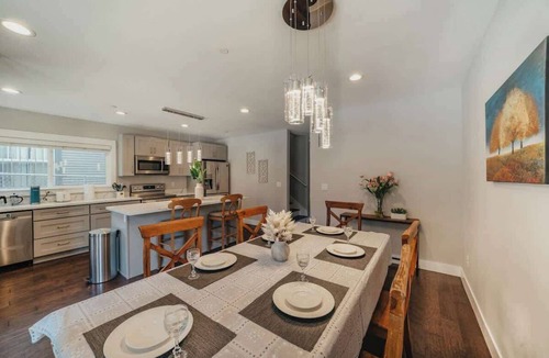 Minor Condo | Airy 3B2.5B Nest in Central Seattle/AC/Parking