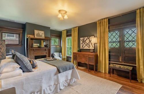Highland Square House | Akrons Werner House Historic 4 Bedroom Luxury