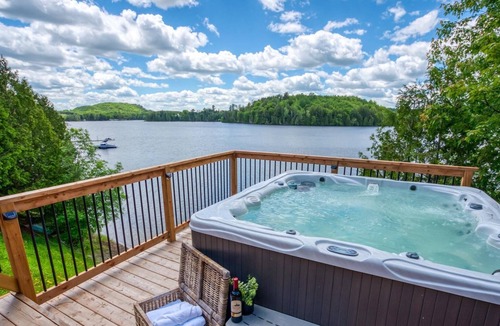 Saint-Andre-Avellin Ski Chalet | All Decked Out: Stunning Hot Tub View